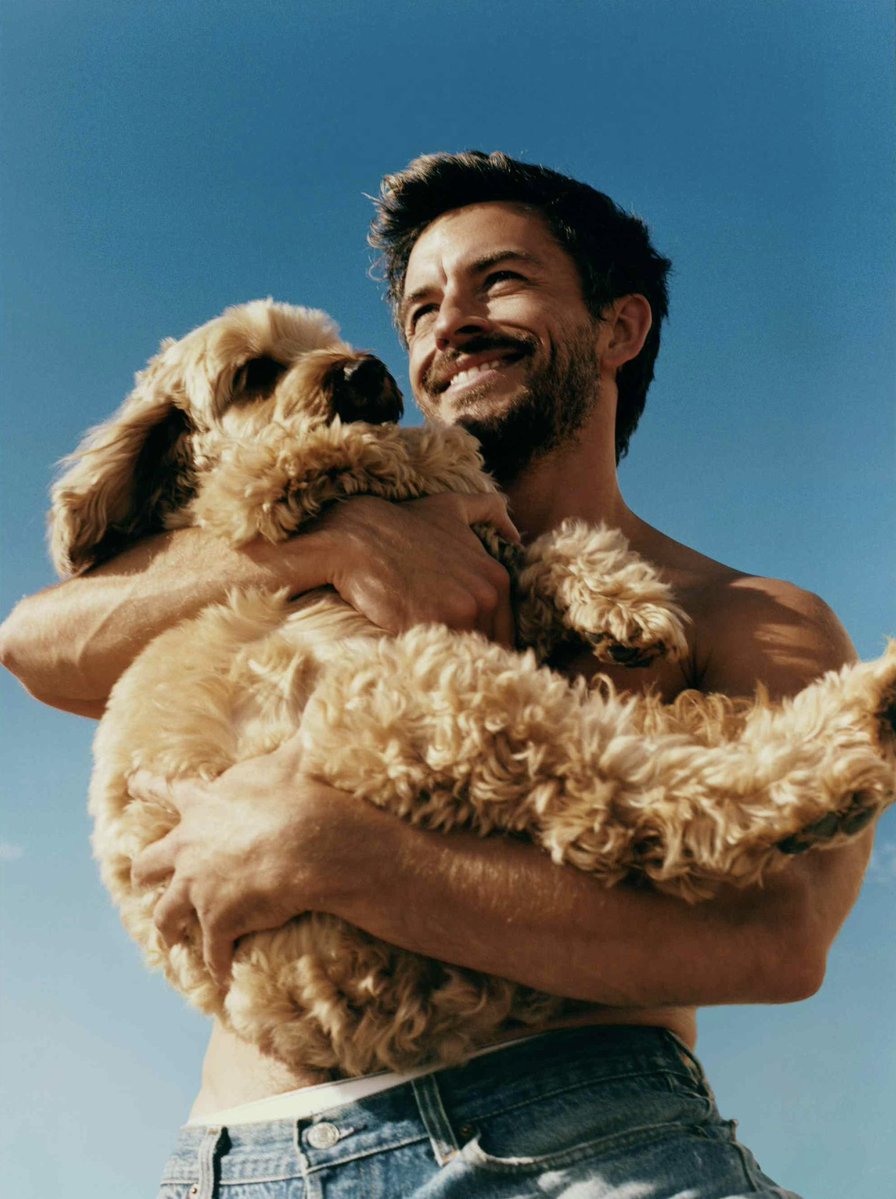 enieleda_m's tweet image. and with JB around too 🩵🧡

#jonathanbailey #doglovers