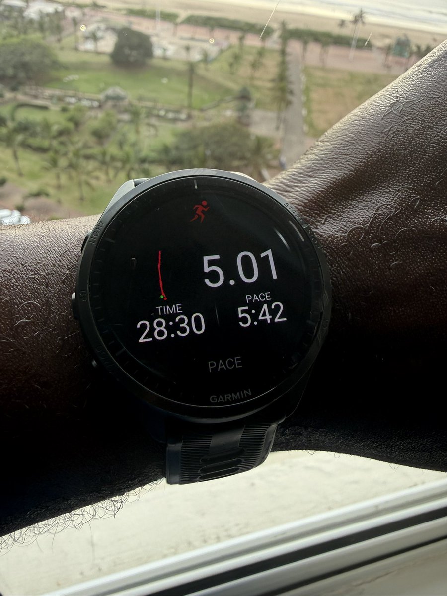 R3ndan's tweet image. Thursday morning run in Durban to negotiate my 2026 @ComradesRace entry 😮‍💨 #Reakitima #RunningWithTumiSole #FetchYourBody2026