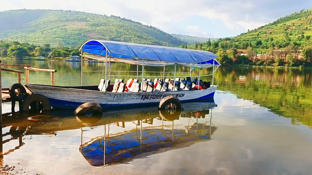 letsgothereafrk's tweet photo. #VisitRwandaNow https://t.co/bT8TeDogLa 
Enjoy Rwandaful outdoors across endless rolling green hills and lakes. https://t.co/0LPLITJMwt