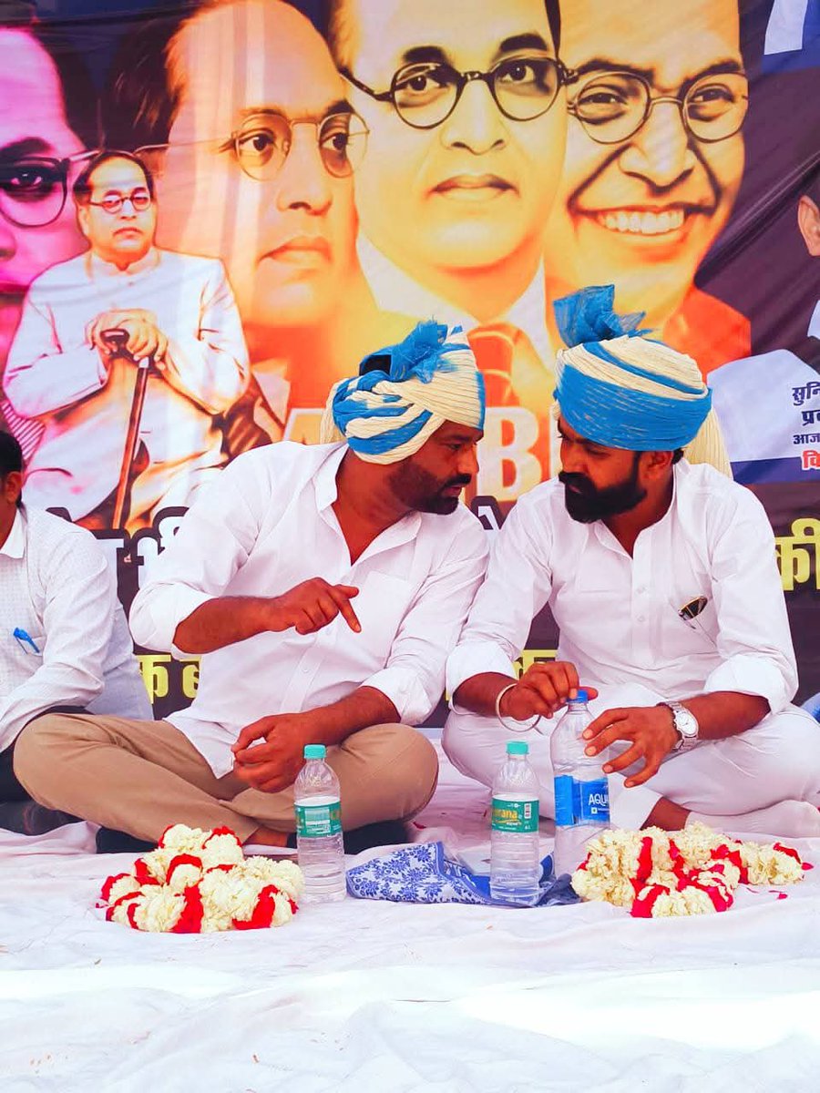 BA4Rajasthan's tweet photo. बांसवाड़ा में भीम आर्मी व आजाद समाज पार्टी द्वारा आयोजित बाबा साहब डॉ. भीमराव अंबेडकर की जयंती के कार्यक्रम में अपनों के बीच माननीय प्रदेशअध्यक्ष @anil_aazad जी। https://t.co/FfyivbclCt