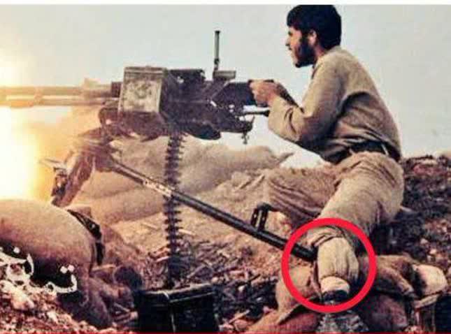 zeinabm62's tweet photo. ‌سید علی حسن احمدی زمان جنگ پای خودش رو به دوشکا بست که تا آخر خط نگه داره. بچه‌های این سرزمین اینطوری خاک نگه می‌دارند. https://t.co/YBOmBinjwb