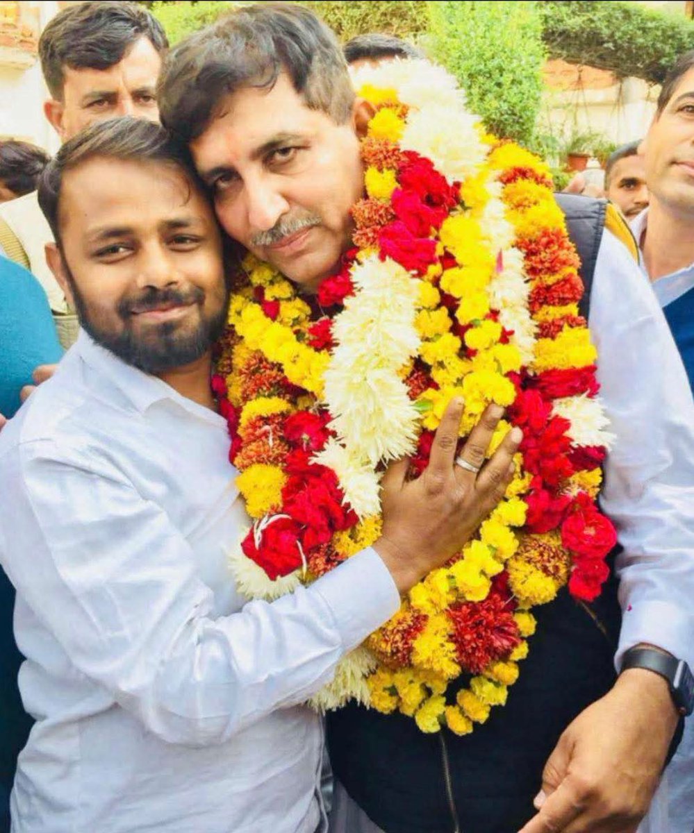 BalaHoodaINC's tweet photo. जन्मदिन मुबारक हो मेरे प्यारे दोस्त @SiwanaParasINC 
तुम्हारी हंसी और साथ हर दिन को खास बना देता है।
ईश्वर करे तुम्हारे जीवन में हमेशा खुशियों की बहार रहे
और तुम हर मुकाम पर कामयाबी हासिल करो।

Have a fantastic birthday! 🎉🥳 https://t.co/n7P8H9lp8V