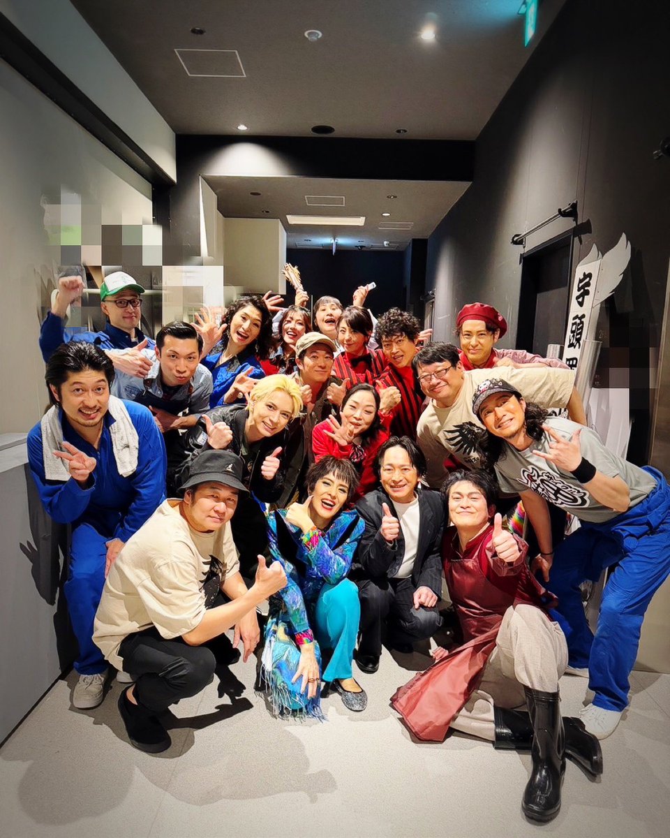 shachikiss's tweet photo. 期間限定通信販売、19日（日）まで延長となりました！
今回スケジュール的にご観劇が難しかった方も、追加で商品お求めの方も是非ご利用ください。
特に「ソラまもセット」（パンフ・台本・ステッカー3種の特製トート付）が大変お買い得です。
#シャチキス #ソラまも 
https://t.co/SdFFEqHs8u https://t.co/27UyYnQj4D