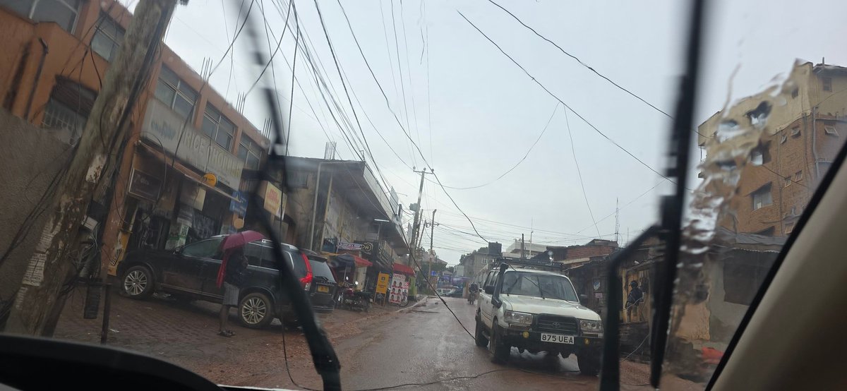 14th_captain's tweet photo. @UEDCLTD fallen wires in kamwokya as if near the mosque, on that road heading to the bypass https://t.co/ThpzvNmQM0