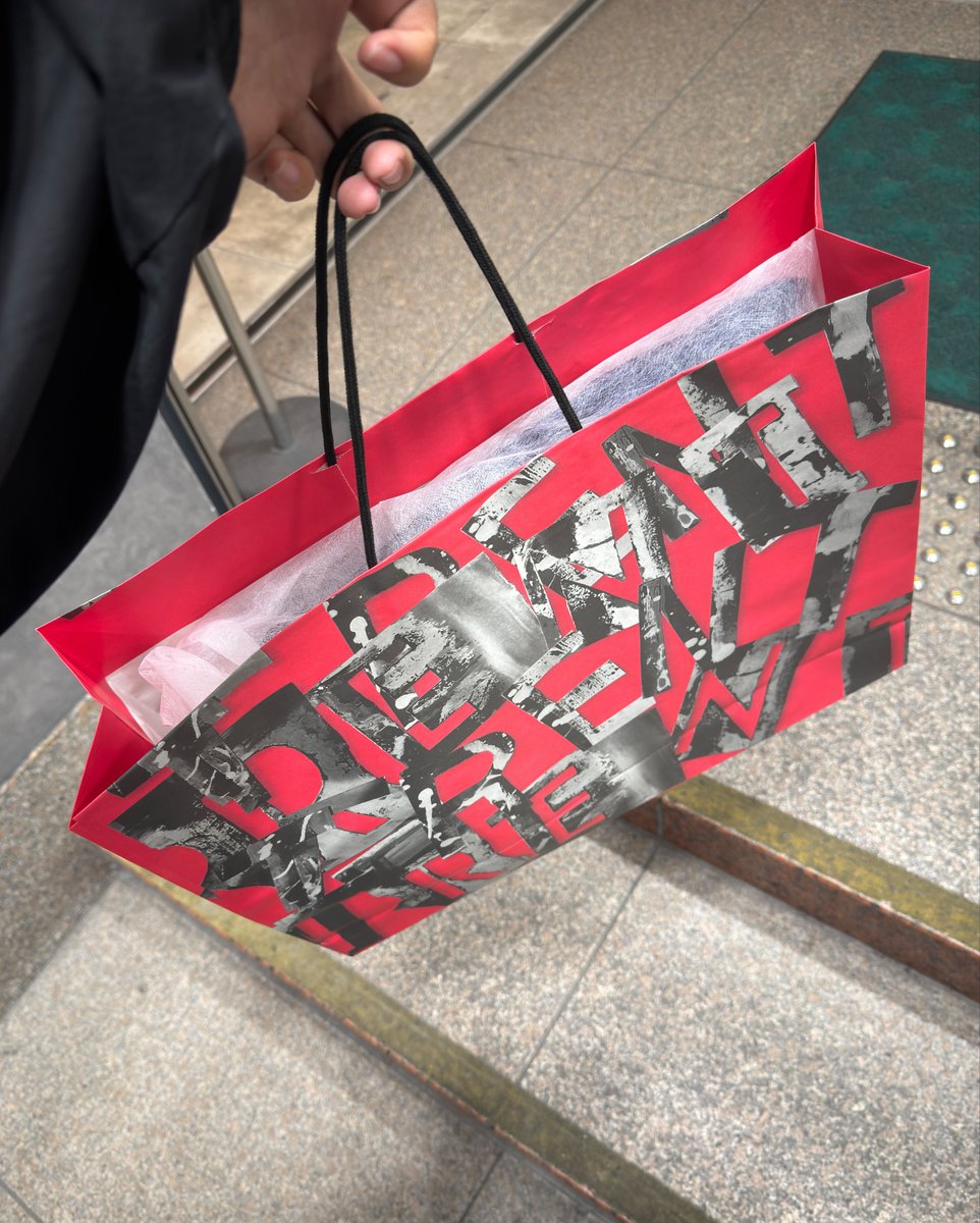 人生初ミハラのトラックジャケットパーカー購買✨
他のアイテム見に行ったのに一目惚れしちゃった