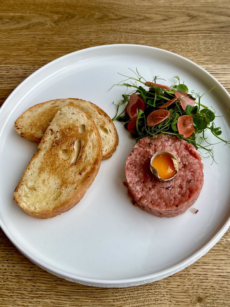mc_macek's tweet photo. 🍀Takže do světa jde jarní menu v naší restauraci Hnízdo. 🎯Zaměřily jsme se na svěží chuť a barevnost. Jsem rád za tak dobrý 👨🍳tým v kuchyni který mám🙏... jinak vám všem přeji krásný den a pohodovou náladu. #odplotny https://t.co/kTyhnRJYha
