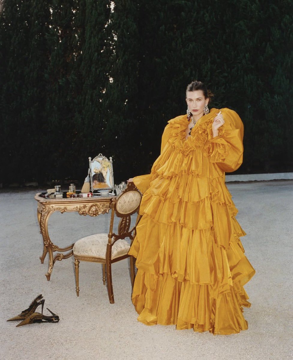 Interview magazineのヘイリー、世界観タイプだし、美しくてありがとう