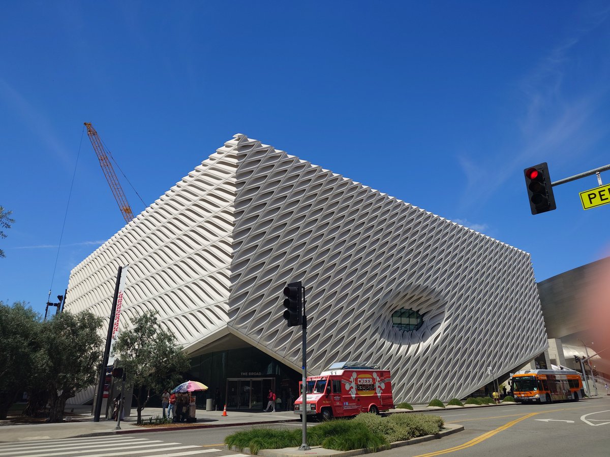 Glicco's tweet photo. 今日の昼間はアート巡り
①The Broad
各方面からおすすめされただけあって現代アートをがっつり楽しめた、無料で。
草間彌生の“Infinity Mirror Room”がすごいのと、バスキアの好きな絵があって「ここにいーたーのー」ってなった
#TheBroad https://t.co/ZU2tVDJLZt