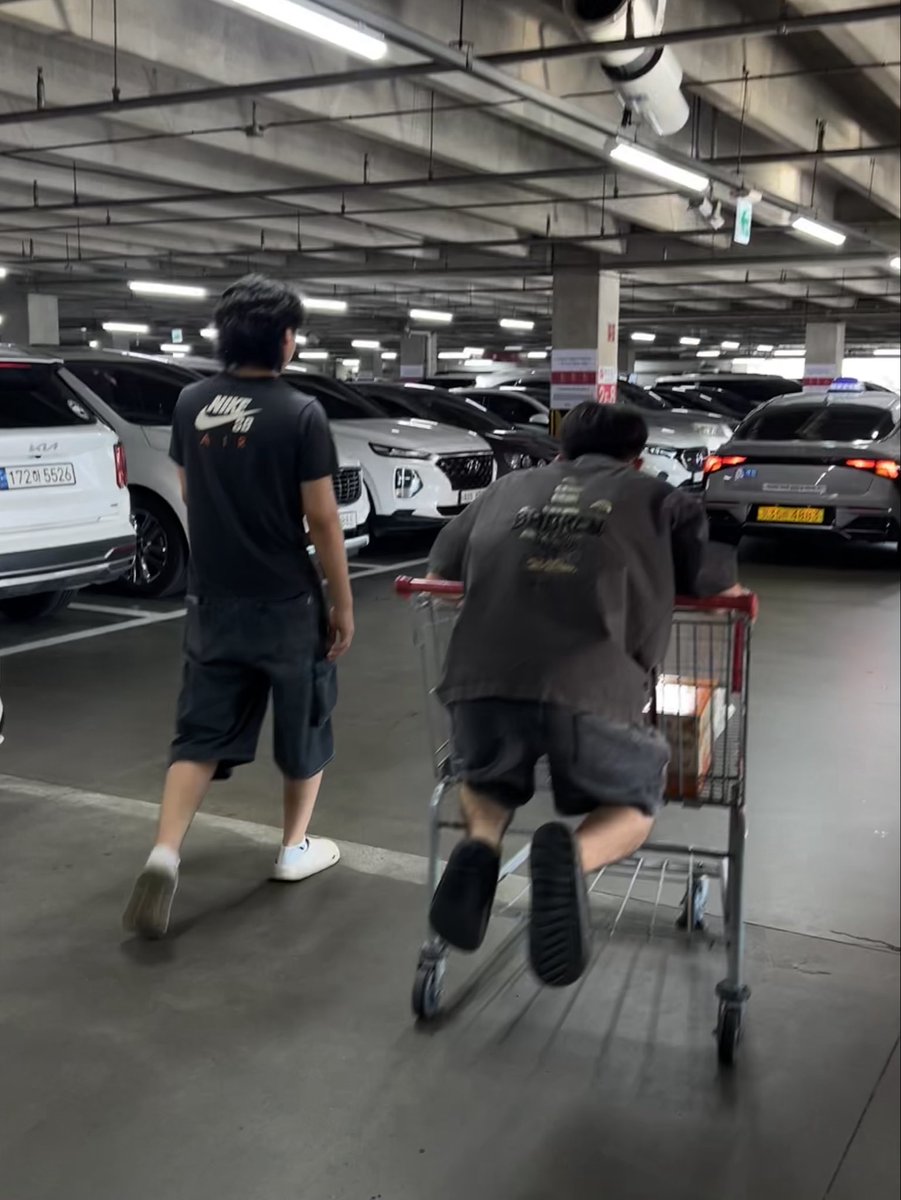 kianSungbus53's tweet photo. Task#1 The Costco Racing Cart Gang
#HUFSBizCom #racing #mariocart https://t.co/2GJ3j7v2P7