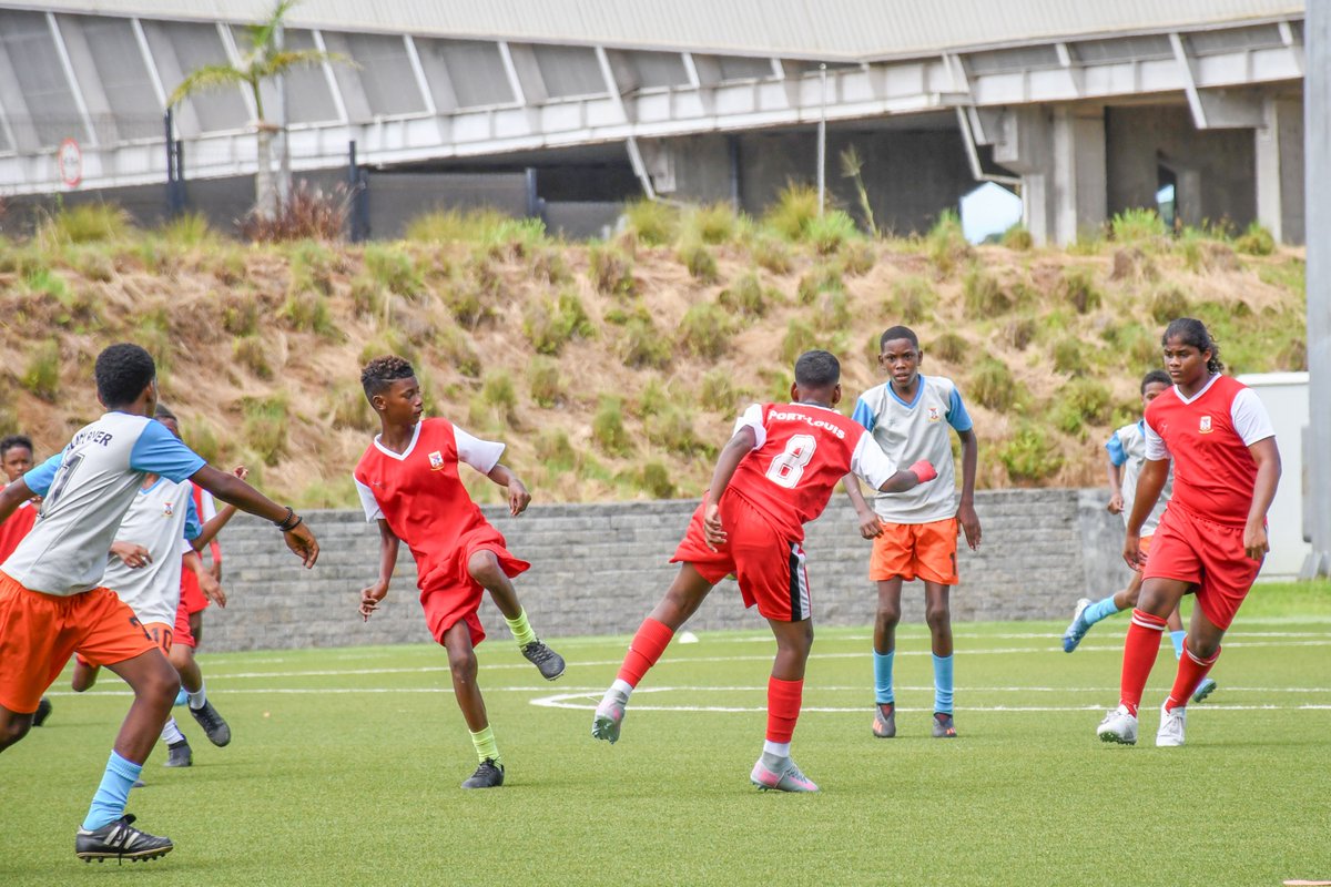 CoteDorSports's tweet image. Yesterday, the Centre National d’Excellence du Football (CNEF) hosted the U13 football ⚽ tournament at the 🏟️ Côte d’Or National Sports Complex. There were 1️⃣2️⃣ regional teams, gathering 240 talented young players from across 🇲🇺 Mauritius. 
#CoteDorMauritius #Mauritius #Sports