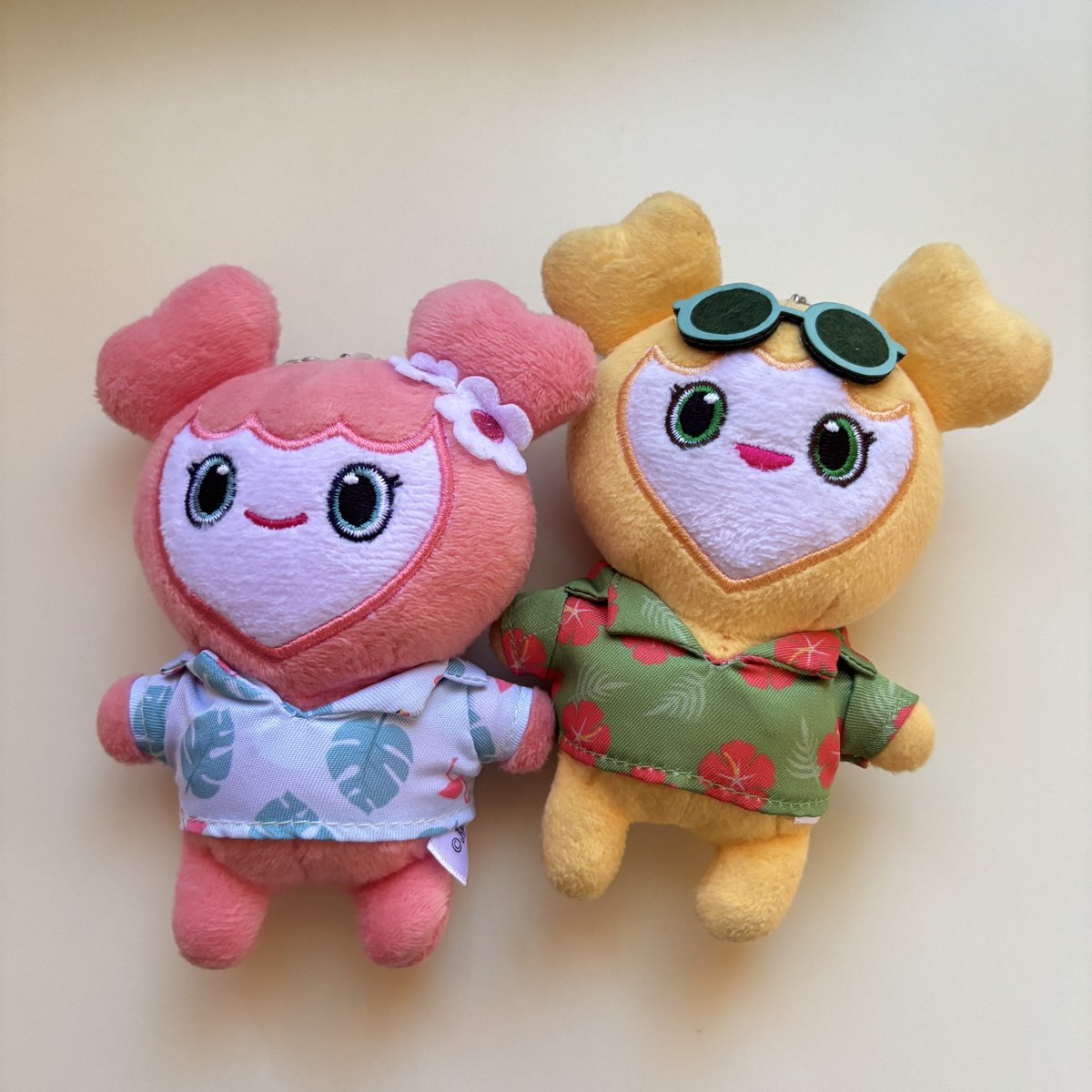 peachzyoyrene's tweet photo. HAHAHAHA late post kasi late nakarating si movely, dami niyang pinagdaanan sayang ‘di nakasama sa Taipei 😆 

thank you as always @movelybros for helping me get these (&amp; for lending me your movely laburi last month 🫶🏻) #MovelyMercari https://t.co/vKk0lzpVYz