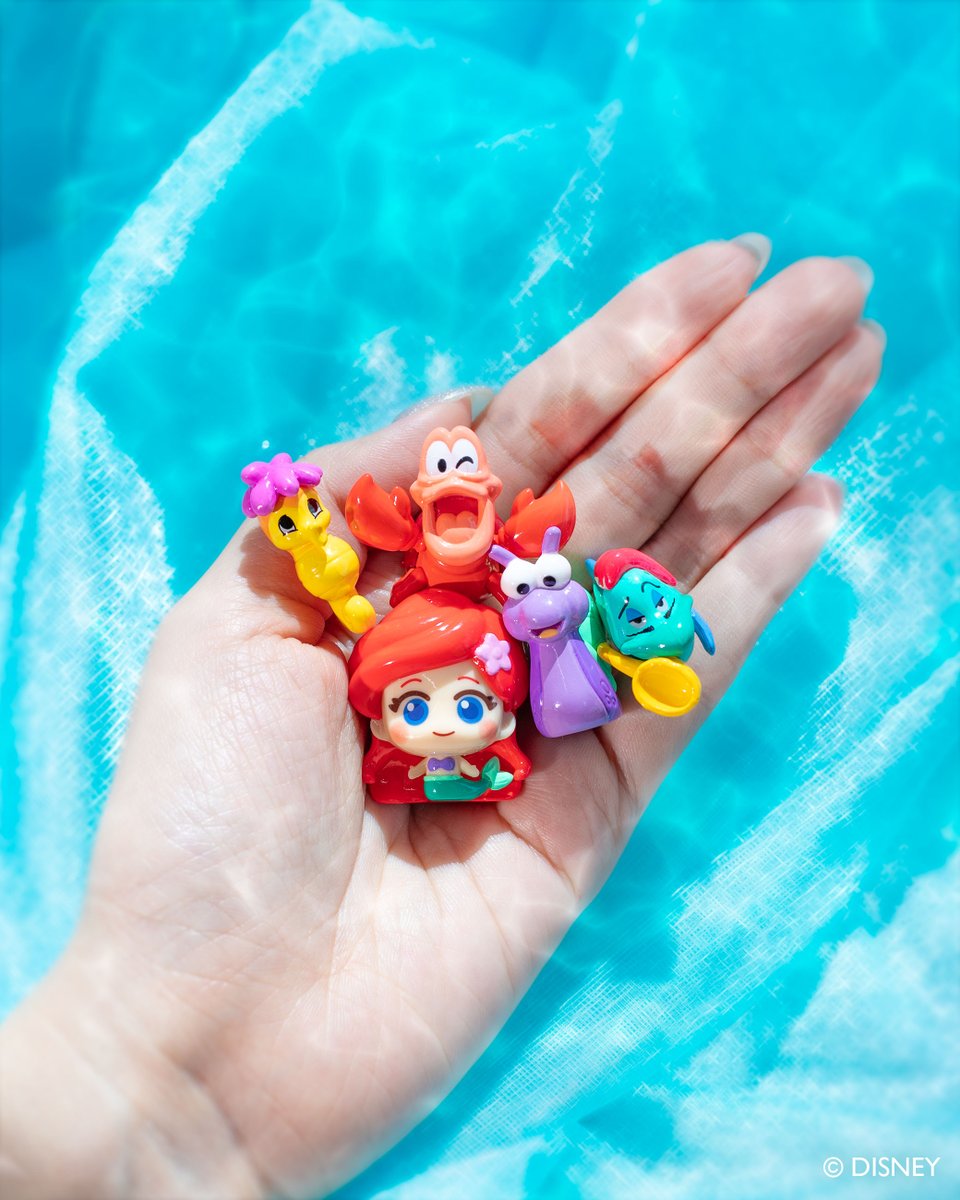 charamarche's tweet image. ／
#ディズニー
予約受付中📝
＼

お風呂タイムがもっと楽しくなるバスボールが新登場🛁
お湯にとかすとアリエルや海の仲間たちのかわいいマスコットが出てきます✨
海の底のかおりつき🏝️

明日4/20(金)までご予約受付中🛒
🔗sk-charamarche.jp/collections/pr…

#Disney