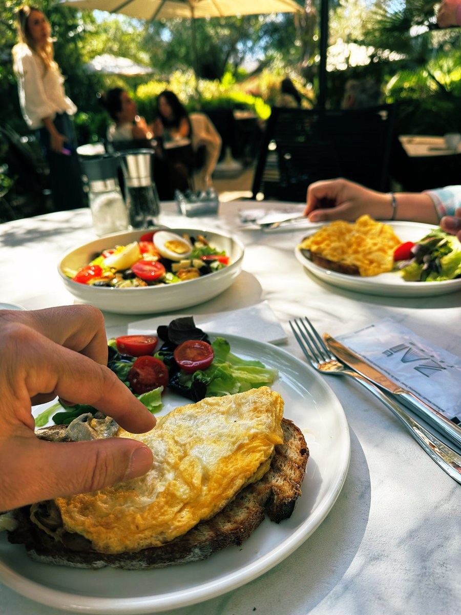 hakanpara's tweet image. Günaydın, güzel haberler alacağınız bir gün olsun 💐☕️

#BreakfastVibes 
#zaiyaşam