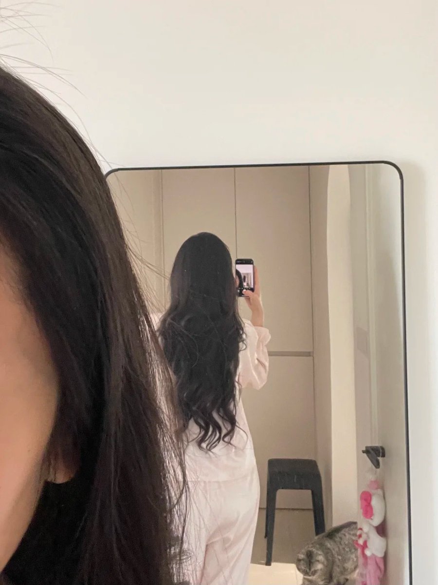 Queen462dsf's tweet photo. It feels so good to wake up with curly hair! https://t.co/ZmfwXl3pzF