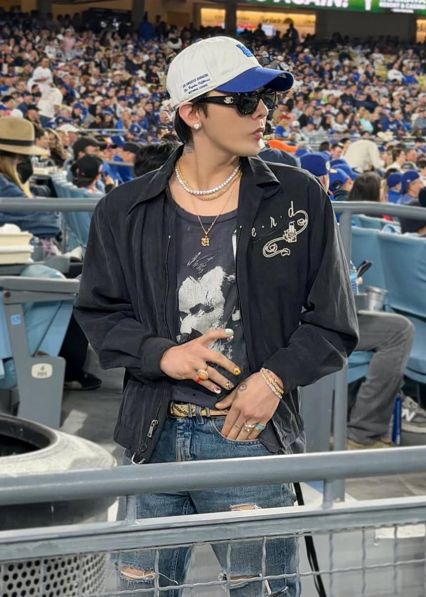 Professor G-Dragon is the manual tweet media