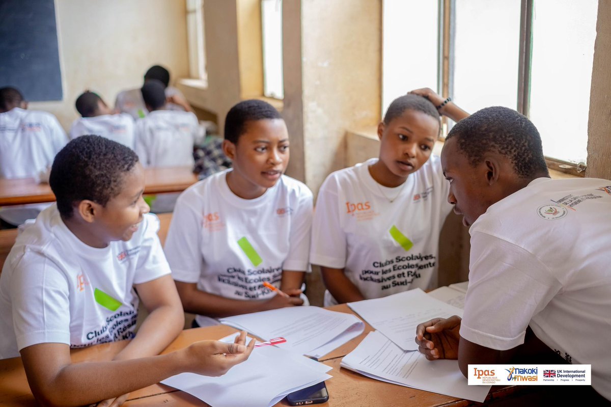 mrs_diane243's tweet image. #SudKivu : Pour le bien-être des adolescents et des jeunes, @MakokiYaMwasi forme les membres des clubs scolaires à l’éducation sexuelle complète. Objectif : les outiller pour sensibiliser leurs pairs aux risques évitables en milieu scolaire.
#AdoInformé
#ChoixEclairé