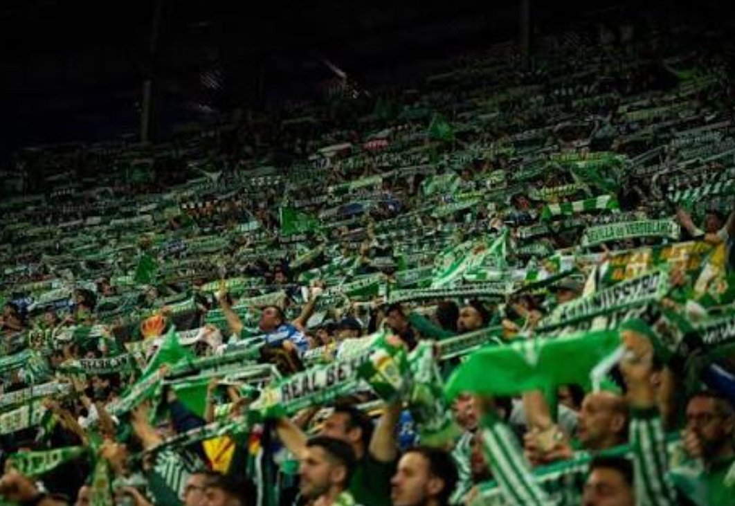 Hoy no jugáis solos. Toda una afición late con vosotros. 💚🤍
¡Vamos mi Betis! #RealBetis #MuchoBetis #eurobetis 
<a href="/RealBetis/">Real Betis Balompié 🌴💚</a>
