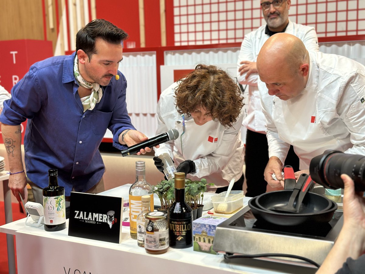 HosteleriaMad's tweet image. ¡Empieza el Campeonato Oficial de Tapas y Pinchos de la Comunidad de Madrid en el #SalónGourmets en @IFEMA! 🥳✨

¡Que gane el mejor!

#tapas #pinchos #Sg26 #chefsEspaña #gastronomía