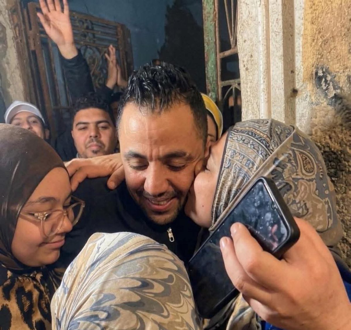 ربك لما يريد احلامنا هتتحقق  وكلامنا هيتصدق  و الغايب هيعود 

هى دى اللحظات و الايام اللى تساوى الدنيا و ما فيها
 هى دى الايام اللى بتعدى على الأنسان وهو فرحان من كل قلبه و بيحب الدنيا بسببها
  فرحه كبيره من القلب مفيش كلام ممكن يوصفها
حمدالله على سلامتك يا سيد يا مساغب