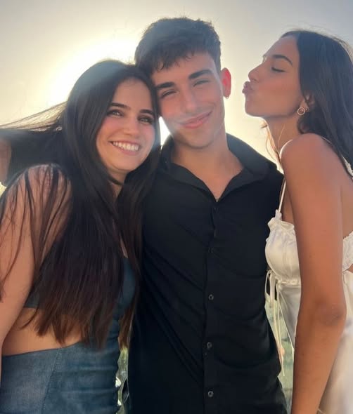 Threesomes Hub🍍 tweet media