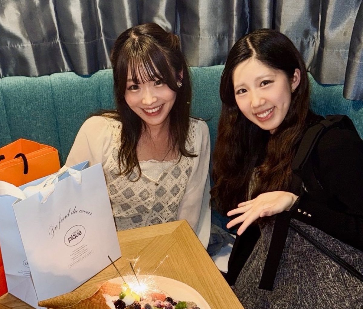 arichu_works's tweet photo. りあんと久しぶりの再会🫂🤍

なんとサプライズでお誕生日をお祝いしてくれて🎂想定外だったから本当にびっくりしたけど嬉しかった〜🎀
ケーキもプレゼントもお店のリサーチも予約も(全部やってくれた🙏w)あ��がと���すぎた日でした🥹

昨日のpostに続き久々のツーショットたち👭 https://t.co/Y4CGB6YdC3