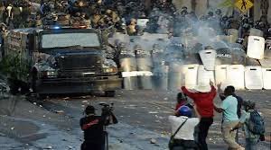 El 8 de febrero de 1904, Manuel Bonilla fundador del Partido Nacional disolvió el Congreso y encarceló diputados por no someterse. 

Hoy, Tomás Zambrano sigue ese camino: pretende silenciar a la oposición, imponer ley mordaza y robar salarios por protestar.

No es patrón de