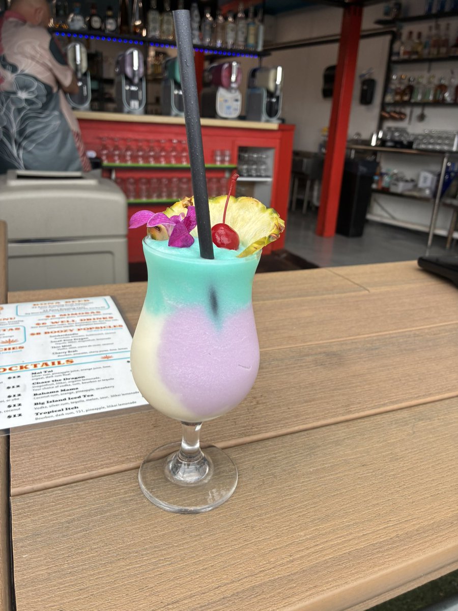 sheaaa03's tweet photo. Drinks by the ocean will never get old 🍹 https://t.co/9GpsppRv0O