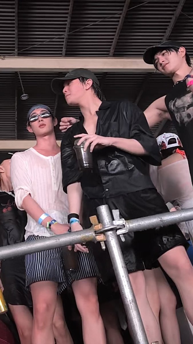 dk_isfor_shua's tweet image. I SAW THEM! I SAW THEM 😫😫😫 

#williamest #xfestival #songkran2026