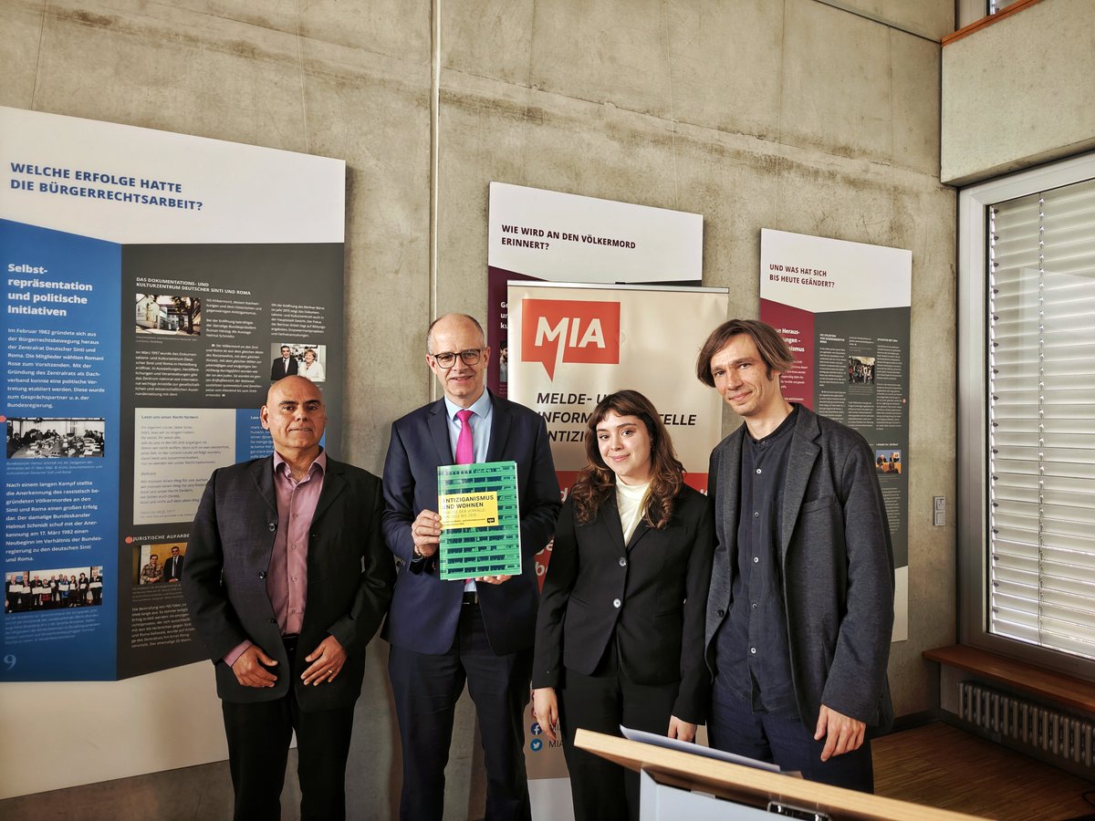 MIA_Bund's tweet photo. Gestern haben wir den MIA-Schwerpunktbericht „Antiziganismus und Wohnen“ vorgestellt – mit vielen guten Gesprächen und wichtigen Impulsen.
Danke an alle Panelist*innen für die engagierte Diskussion zu struktureller Diskriminierung im Wohnbereich.
#Antiziganismus #Wohnen #MIA https://t.co/wo3yRCmI7a