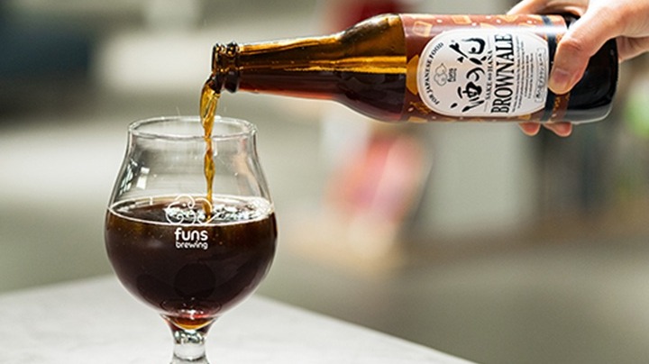 PRTIMES_JP's tweet photo. funs brewing、日本食専用クラフトビール「酒の花」シリーズ第七弾として「うなぎ」に合わせた「BROWN ALE」を発売。食とのペアリングに特化した新提案として4月16日より展開