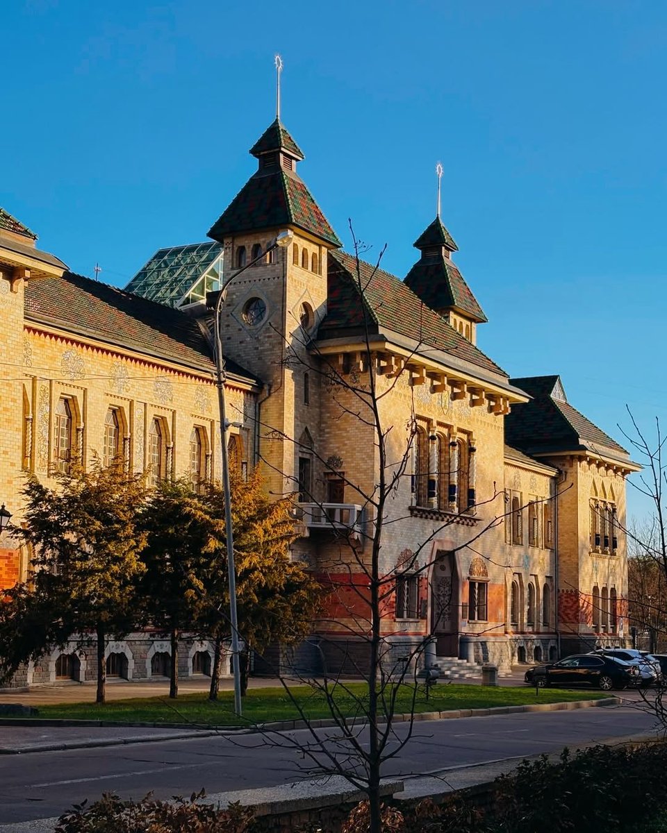 Полтавському краєзнавчому пасує весна 😍

📸: johanna_kennex