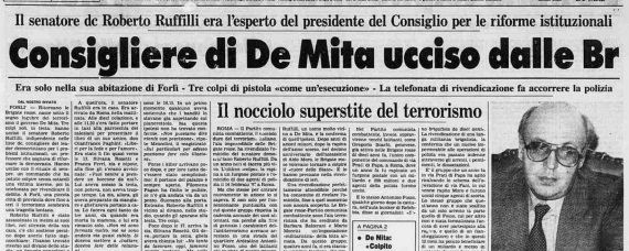 mariobianchi18's tweet photo. Il #16aprile 1988 a Forlì per partecipare ad un convegno il senatore DC ed esperto in riforme istituzionali #RobertoRuffilli, insigne giurista, accademico e teorico politico, è fatto inginocchiare ed ucciso con 3 colpi alla nuca, in casa propria, da due BR travestiti da postini. https://t.co/L7UXUTq1AM