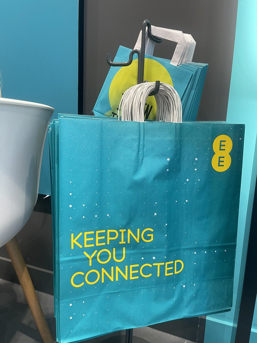 PoopsnoopEditor's tweet photo. EE Phone Company Check What You Are Paying https://t.co/UEDLagmqj8 @EE #priceincrease #ee #mobilephone https://t.co/Z61at19VTB
