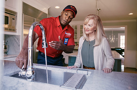 Faucet and Kitchen Sink Repair

Is your kitchen in need of a quick makeover? Are you tired of struggling with a leaky or damaged kitchen sink? Get help fast by calling the professionals at Mr. Rooter Plumbing of Youngstown. Our certified plumbers are ...

mrrooteryoungstown.com/faucet-and-kit…