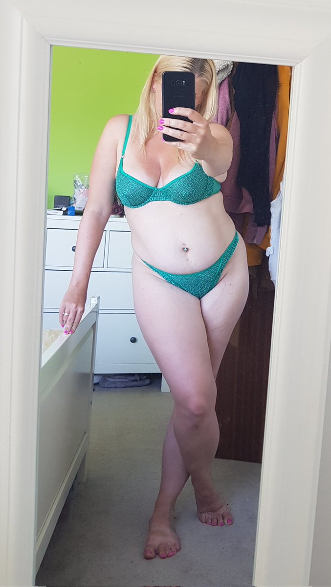 milfnextdoor tweet media