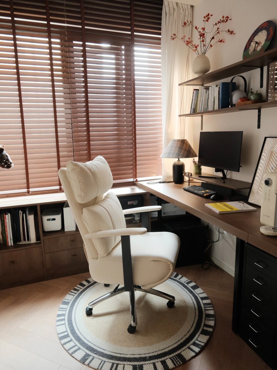 okupfurniture's tweet image. Chasing deadlines and dreams from this wood-paneled corner. A perfect blend of vintage soul and modern hustle. There’s something so grounding about the warmth of walnut. 🕰

#deskgoals #cozyroom #vintageinspired #creativespace #okup