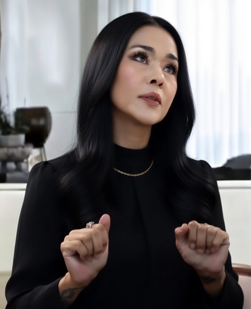 Simple look, with deep thoughts. 

Thread