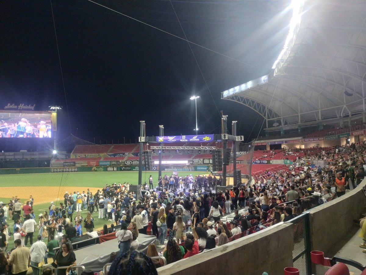 LauraYAndres tweet media