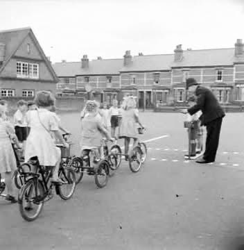 bagshaw2112's tweet image. Today’s #retro #memory 
Who can remember taking their Cycling Proficiency at school with the local Bobby 👮‍♀️ 
I think I still have my certificate and badge somewhere #cycle