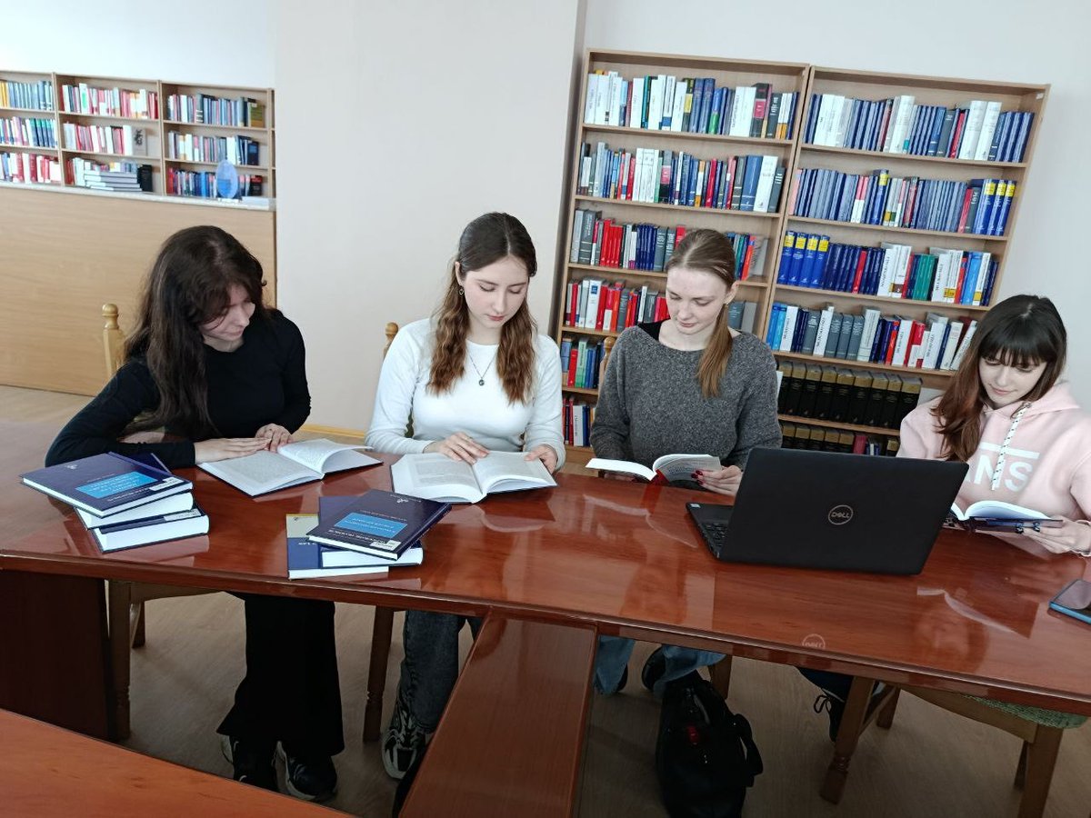 Бібліотека ім. Л. Каніщенка ЗУНУ tweet media