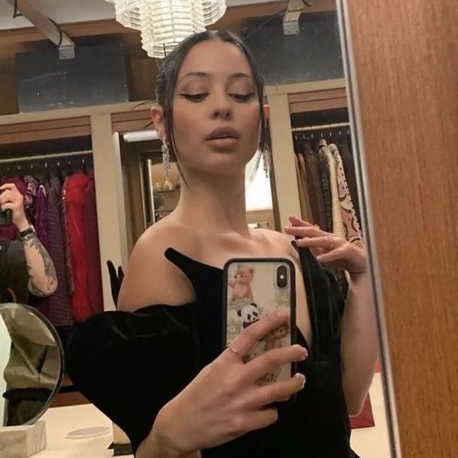 𝐳𝐨𝐞 tweet media