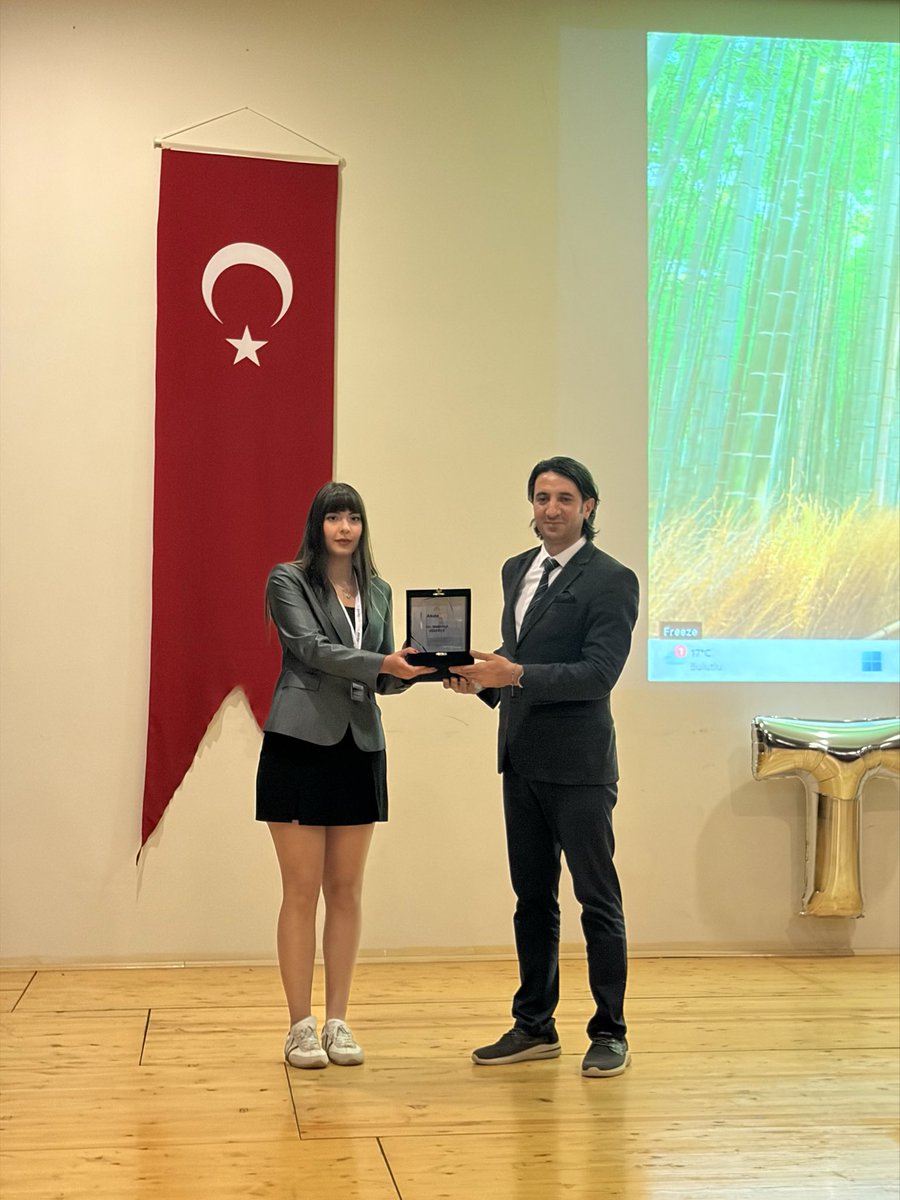 EticSoft's tweet photo. Finans ve teknolojinin kesişiminde yer alan FinTech, iş dünyasını dönüştürmeye devem ediyor. Üniversite öğrencileriyle bir araya gelerek dijital finansın bugünü ve geleceğini konuştuk, kariyer fırsatlarını paylaştık.
#FinTech #DijitalDönüşüm #KariyerFırsatları #GençYetenekler https://t.co/YVaaMilV0u