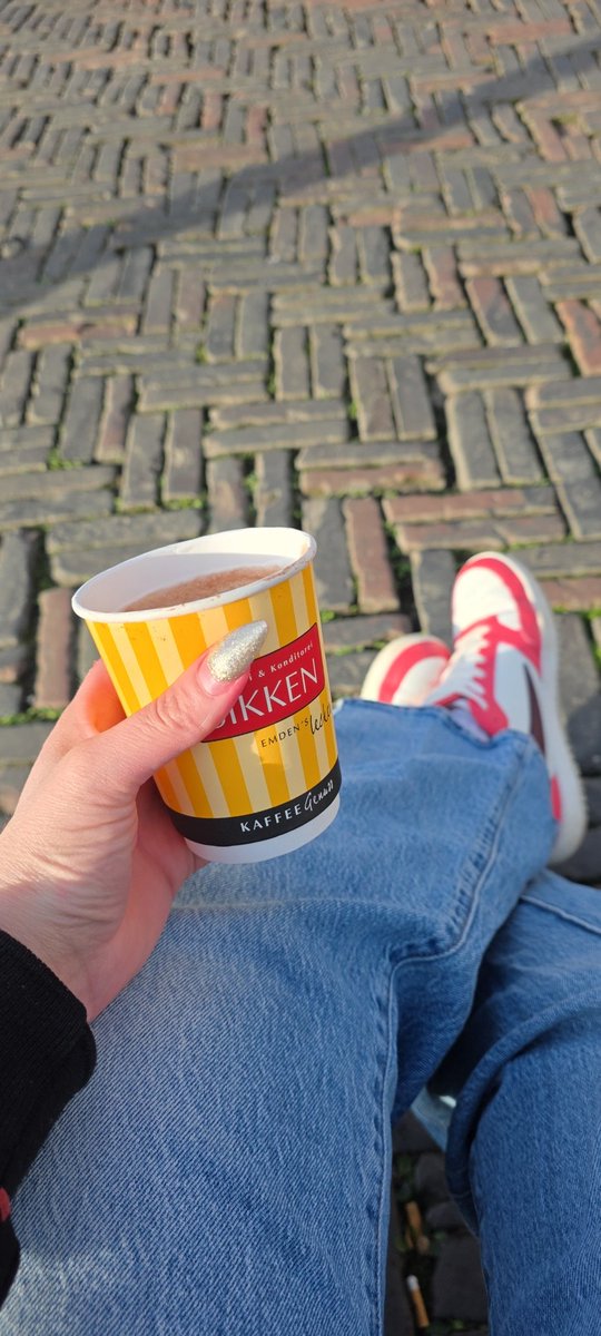 MoneyDomMoon's tweet photo. Guten morgen,

Du kannst heute morgen meinen Kaffee übernehmen, dazu direkt nachher die Rechnung für Nägel und Füße🔥🔥🔥 https://t.co/xCeiYeDcbo