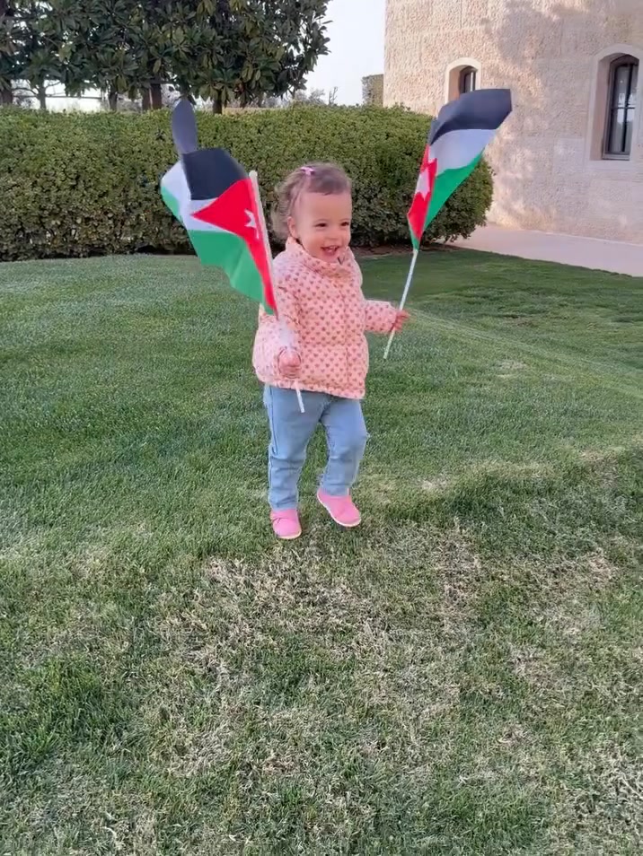 BUEJordan's tweet image. الاحتفال مع إيمان بيوم العلم. كل عام وأردننا بخير وعلمنا عال  #Jordan #الاردن #alhusseinjo #KingAbdullahII