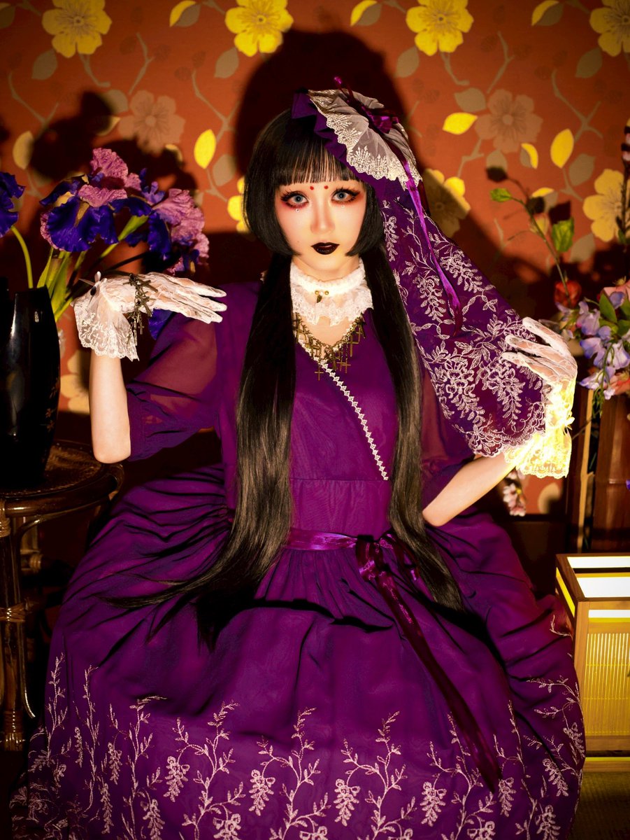 moitie_official's tweet photo. 死に包まれながらも、永遠に花開く。  
藤の紫に沈みゆく——  
終わり、そしてその先へ……

† #moitie27th †

4.17 18:00〜 販売開始  
Wisteria Grace 
カシュクールロングワンピース https://t.co/BPJ2yFlyN7