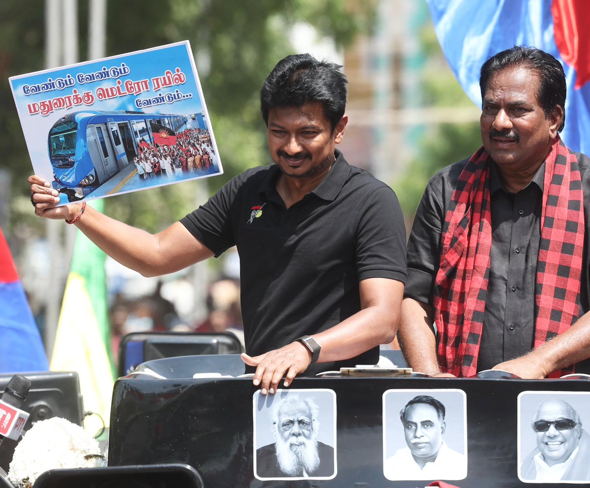 Udhaystalin's tweet photo. தமிழ்நாடு உள்ளிட்ட தென்னிந்திய மாநிலங்களின் அரசியல் அதிகாரத்தை களவாடும் #Delimitation எனும் கருப்பு சட்டத்தை எதிர்த்து மதுரை வண்டியூரில் இன்று காலை உரிமைக் குரல் எழுப்பினோம். 

மதுரை கிழக்கு தொகுதியின் வெற்றி வேட்பாளர்-மாண்புமிகு அமைச்சர் அண்ணன் @pmoorthy21 அவர்களை ஆதரித்து உதயசூரியன் சின்னத்தில் வாக்கு சேகரித்தோம். 

தமிழ்நாட்டின் அரசியல் அதிகாரத்தை காக்க வீடுகள், வீதிகளில், கடைகள் என நாம் வசிக்கும் இடமெங்கும் கருப்பு கொடியேற்றி டெல்லிக்கு நம் எதிர்ப்பை பதிவு செய்வோம்! 

தமிழ்நாடு போராடும்! தமிழ்நாடு வெல்லும்! 

#SayNoToNDA #VoteForDMK #DMK4TN #ஸ்டாலின்_தொடரட்டும்