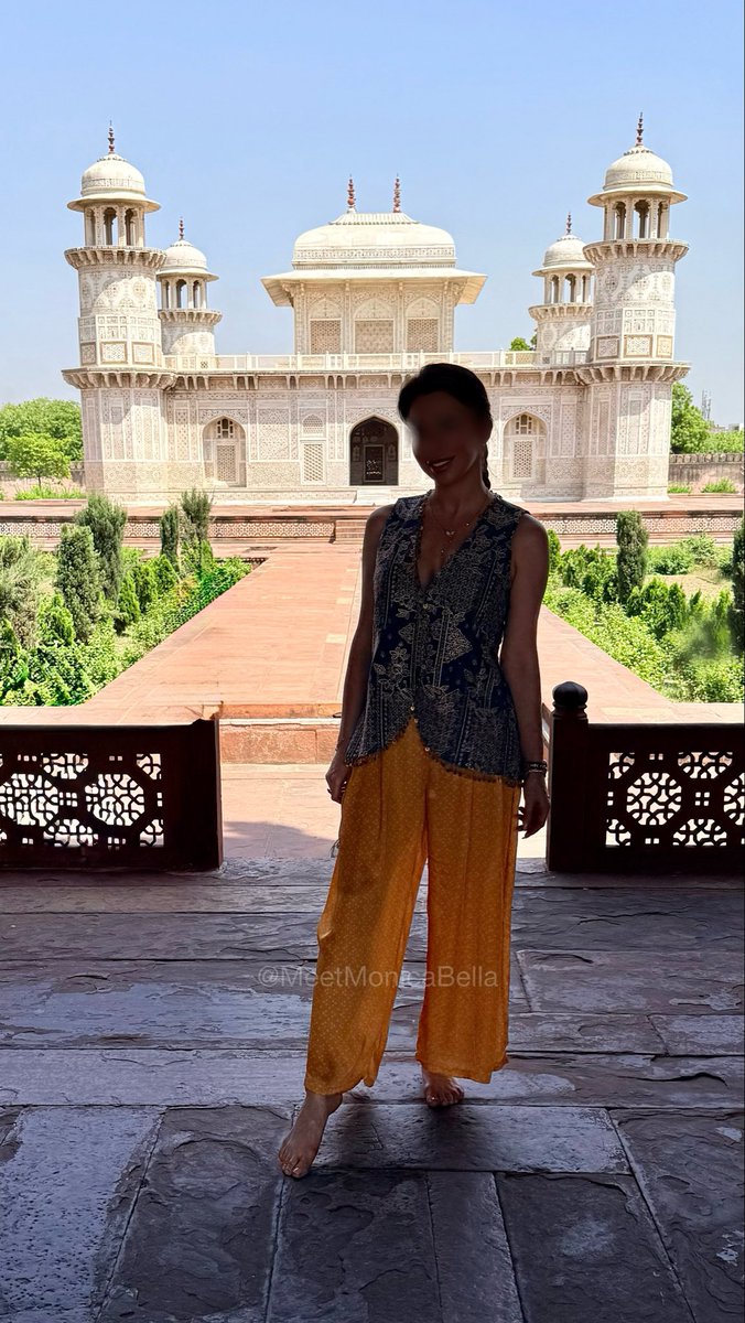 DateMonicaBella's tweet image. Small in size… but clearly knows how to impress…

#MiniTaj #AgraDiaries #DesiGirl #PunjabiStyle