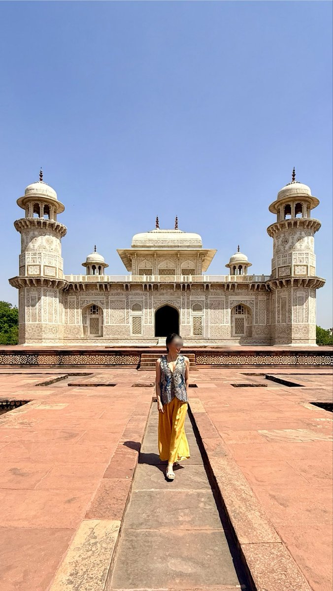 DateMonicaBella's tweet image. Small in size… but clearly knows how to impress…

#MiniTaj #AgraDiaries #DesiGirl #PunjabiStyle