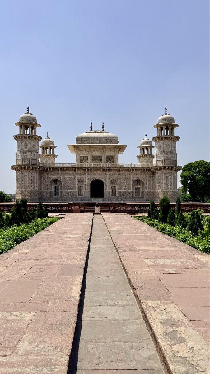 DateMonicaBella's tweet image. Small in size… but clearly knows how to impress…

#MiniTaj #AgraDiaries #DesiGirl #PunjabiStyle