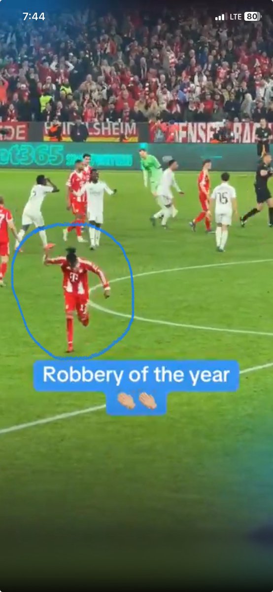 khalfmi's tweet photo. This werey knew that match was definitely over after that red card 😩 https://t.co/Z758QTSQrh